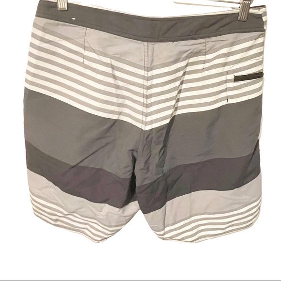 Patagonia Wavefarer Grey Striped Boardshorts Mens 32 - Picture 4 of 4
